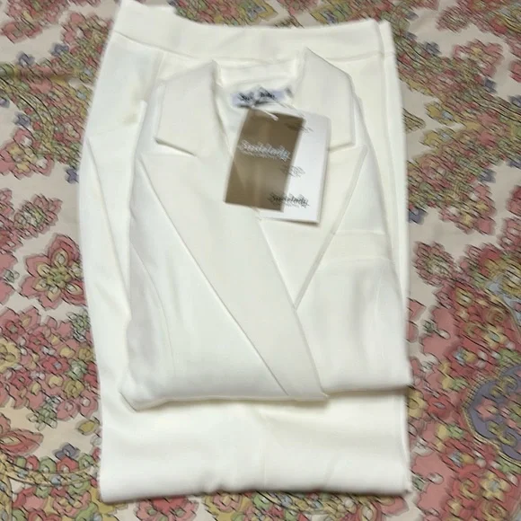 Beautiful Set - Picture 8 of 11